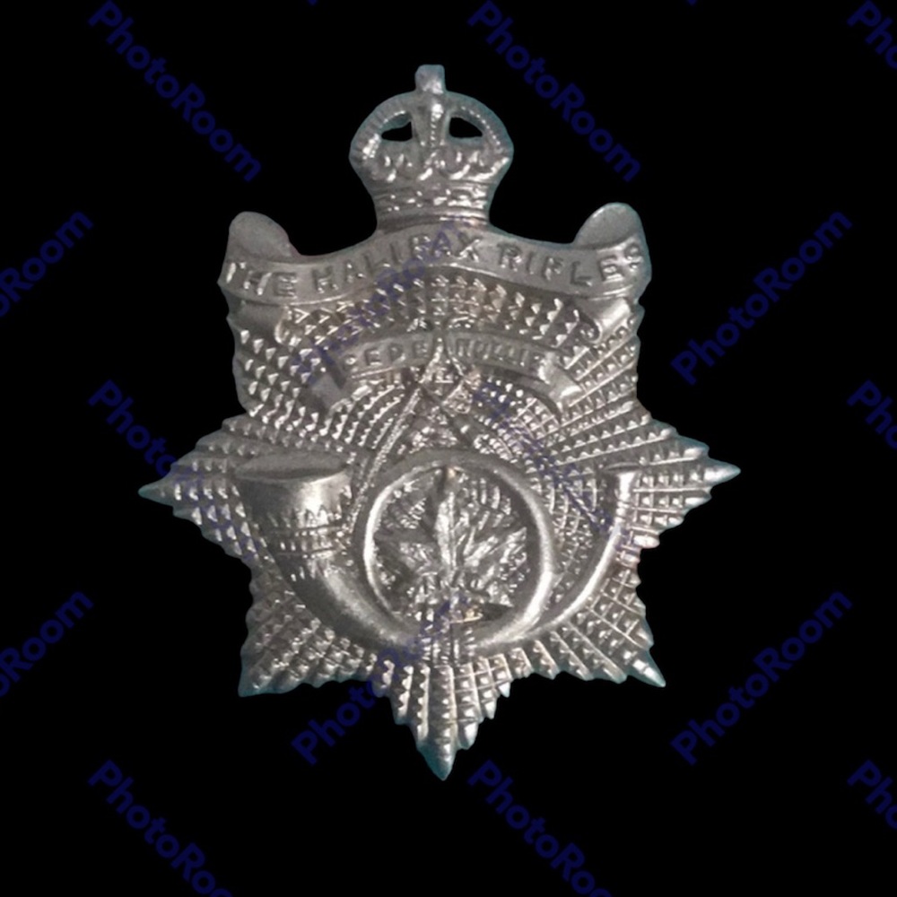 VINTAGE | WWII Canadian 🇨🇦 | The Halifax Rifles Regiment Cap Badge